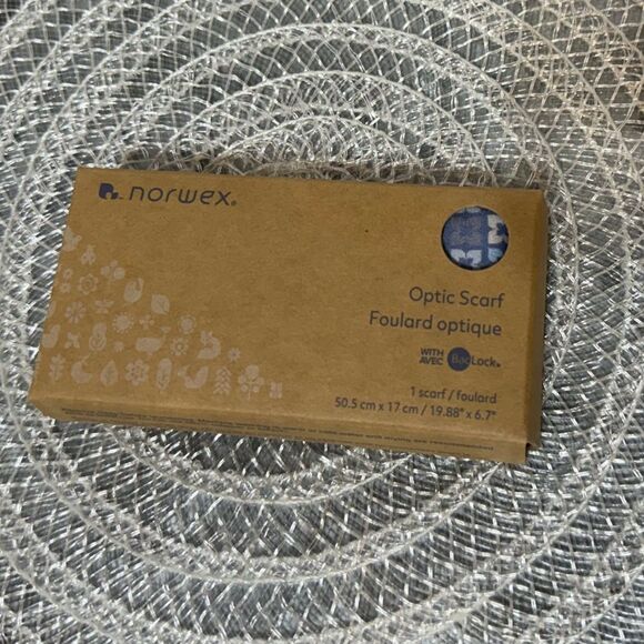 Norwex Signature Flora Blue Optic Scarf NWT - Picture 7 of 11